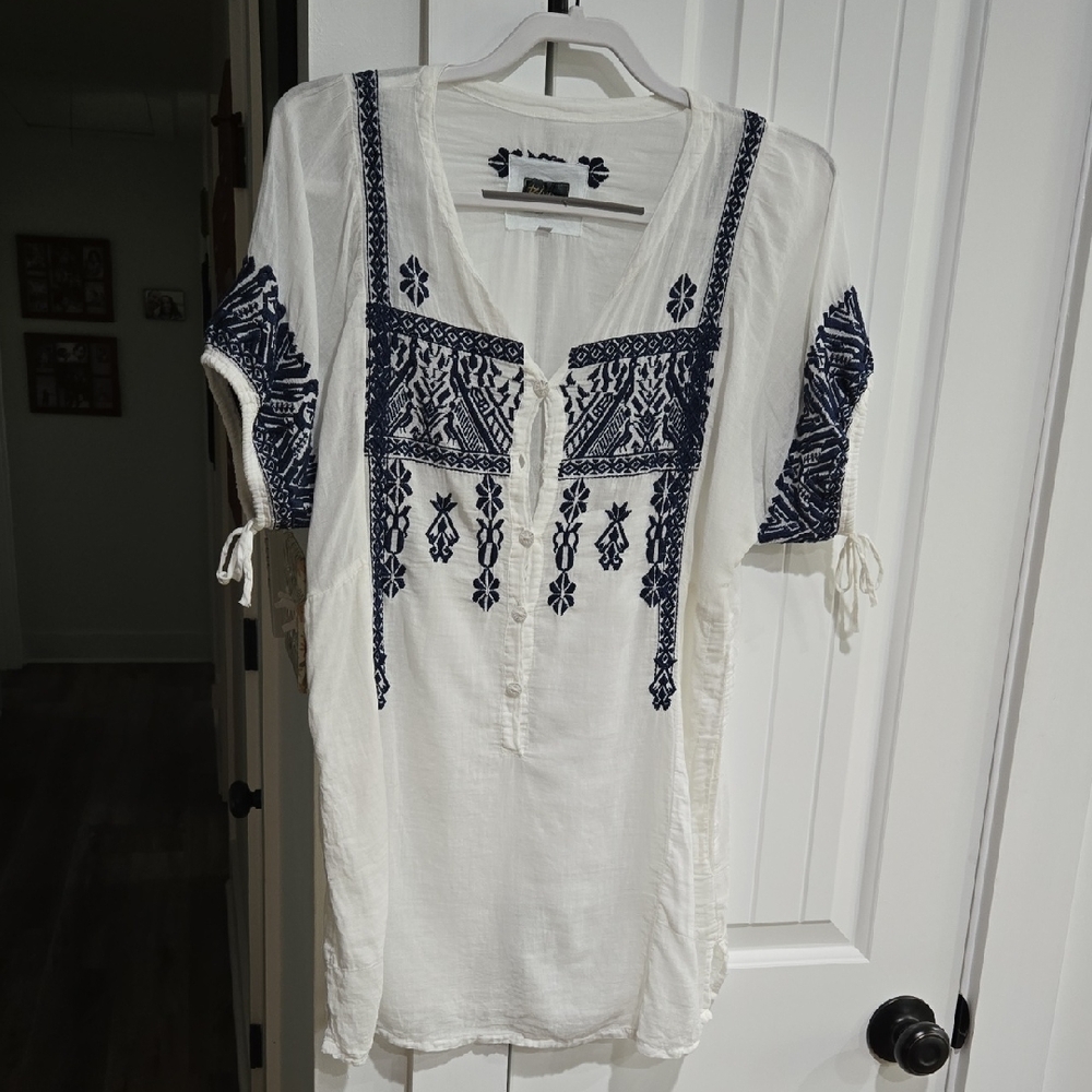 Elegant White and Navy Embroidered Tunic